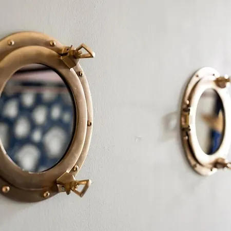 Clifton Nr Centre, Parking X 1, Garden Picnic Area *