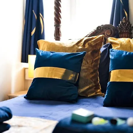 Clifton Nr Centre, Parking X 1, Garden Picnic Area Bristol