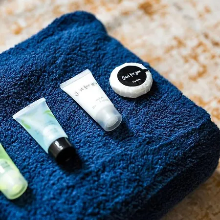 Clifton Nr Centre, Parking X 1, Garden Picnic Area *