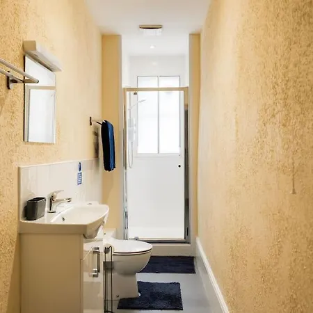 Clifton Nr Centre, Parking X 1, Garden Picnic Area * Bristol