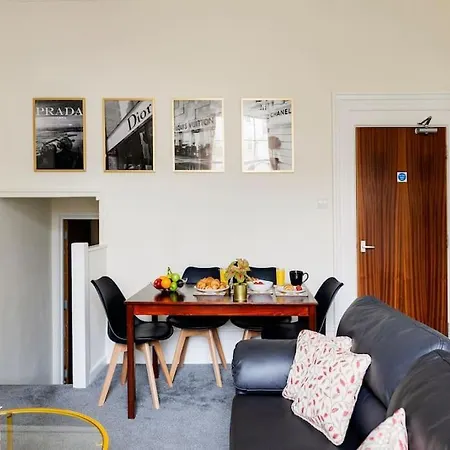 Clifton Nr Centre, Parking X 1, Garden Picnic Area