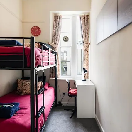 Clifton Nr Centre, Parking X 1, Garden Picnic Area *