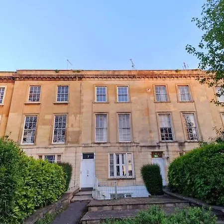 Clifton Nr Centre, Parking X 1, Garden Picnic Area *