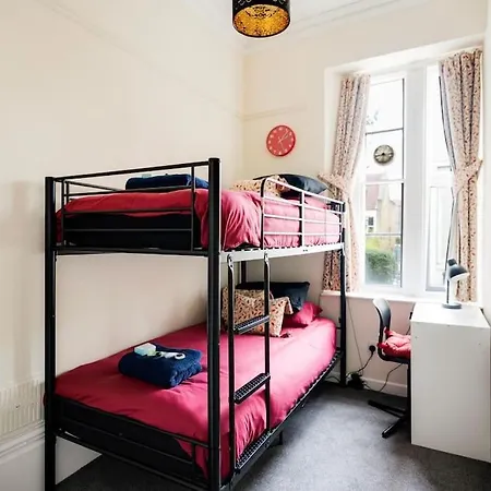 Clifton Nr Centre, Parking X 1, Garden Picnic Area