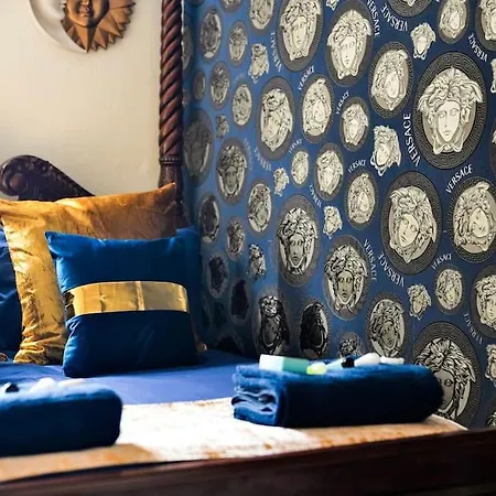 Clifton Nr Centre, Parking X 1, Garden Picnic Area *